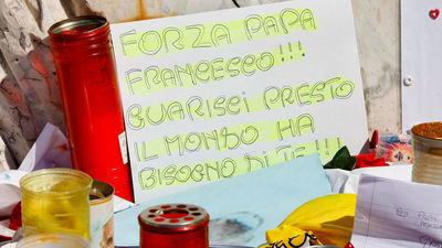 El Papa continúa estable con "pequeñas mejoras" en su motricidad y sistema respiratorio