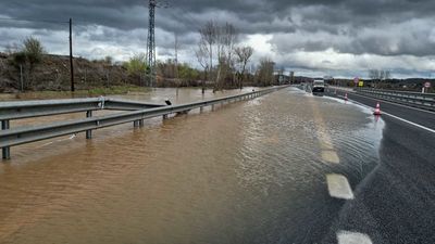 Tres carreteras madrileñas permanecen cortadas por los efectos de la borrasca 'Martinho'