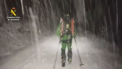 Rescatados en Peñalara dos senderistas de Alcalá que hacían una ruta en plena ventisca