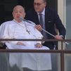 El Papa recibe el alta y saluda a los fieles tras 37 días ingresado: "Gracias a todos"
