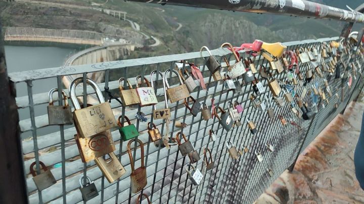 Candados en el mirador del Atazar / CMT