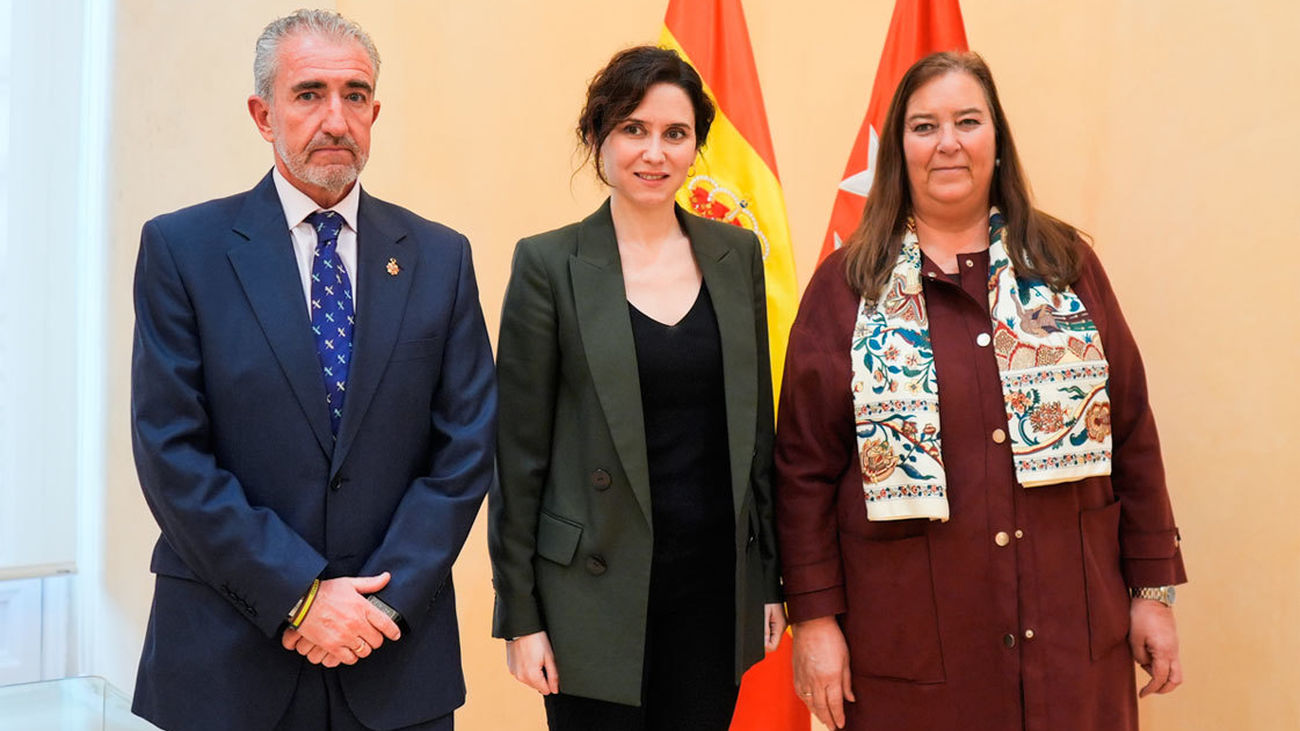 Ayuso recibe en Sol a la Asociación de Víctimas del Terrorismo