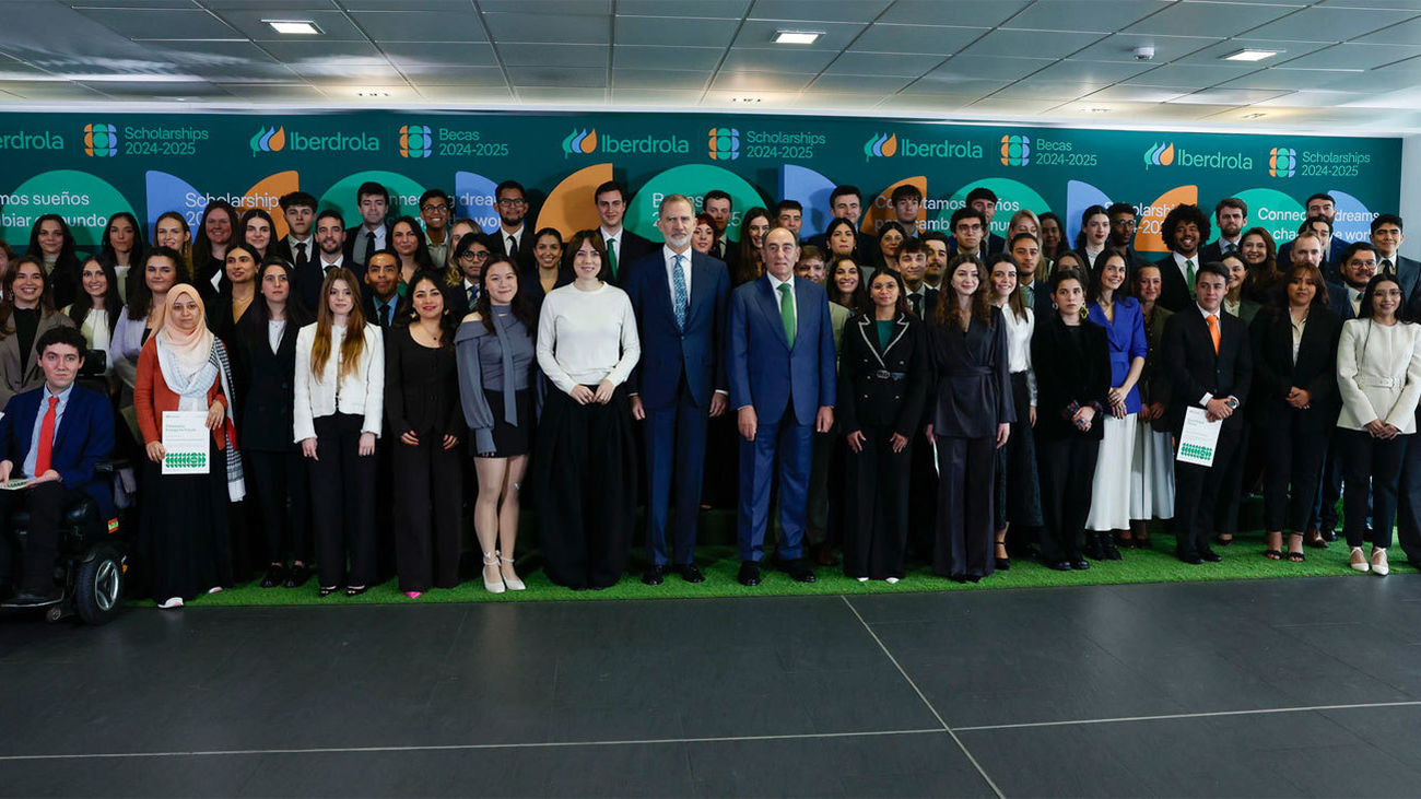 El Rey entrega las Becas Iberdrola para jóvenes altamente cualificados en sectores estratégicos