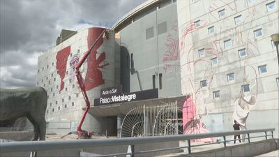 Shfir comienza a pintar en el Palacio de Vistalegre el mural más grande de Madrid