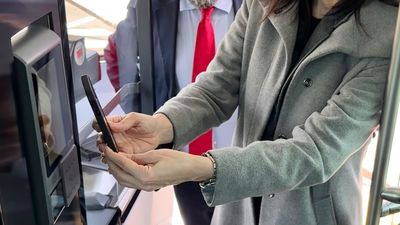 Ya puedes pagar con el móvil en los autobuses de Majadahonda