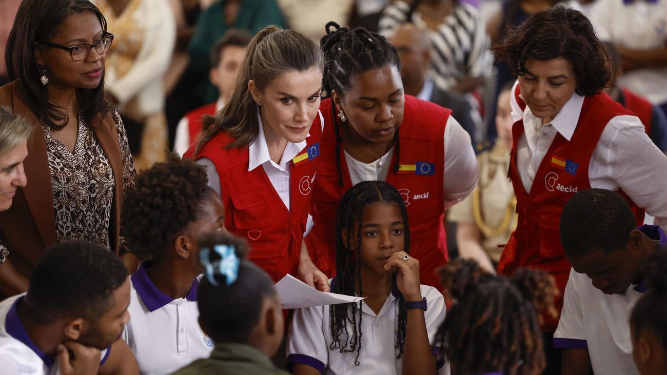 La reina Letizia destaca en Cabo Verde el trabajo "admirable e imprescindible" de los cooperantes