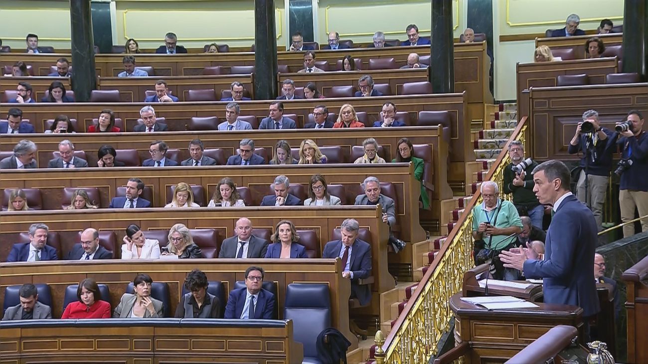 Sánchez se queda solo y el Congreso respalda una moción del PP para subir el gasto en defensa