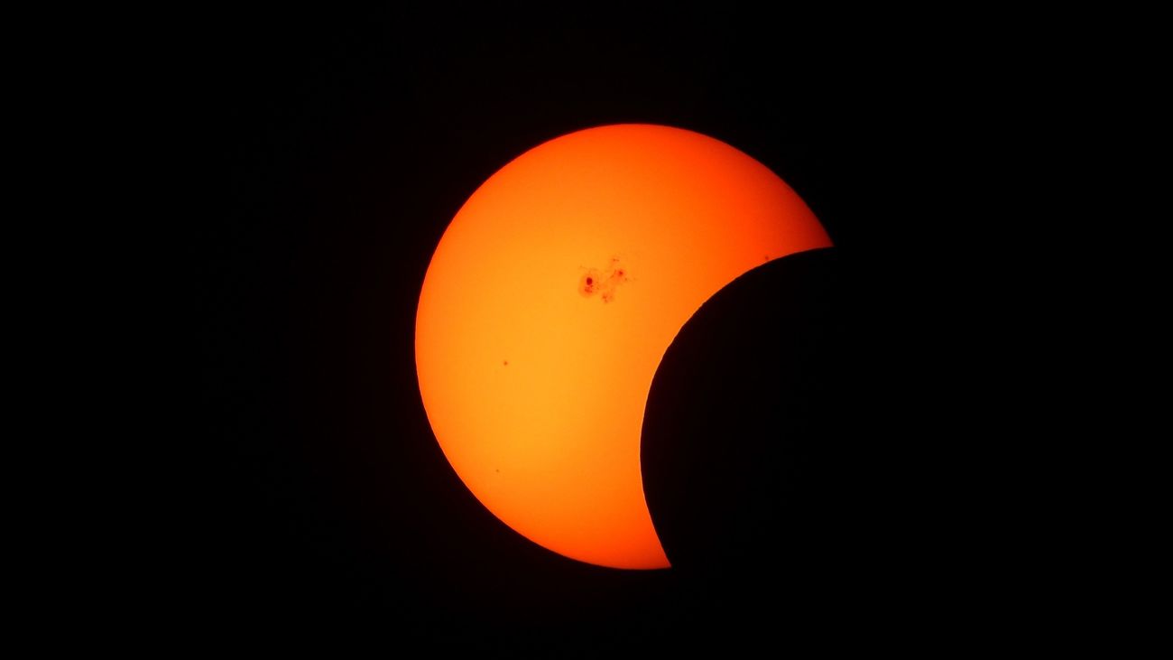 Dónde y cómo ver en Madrid el eclipse de sol de este sábado