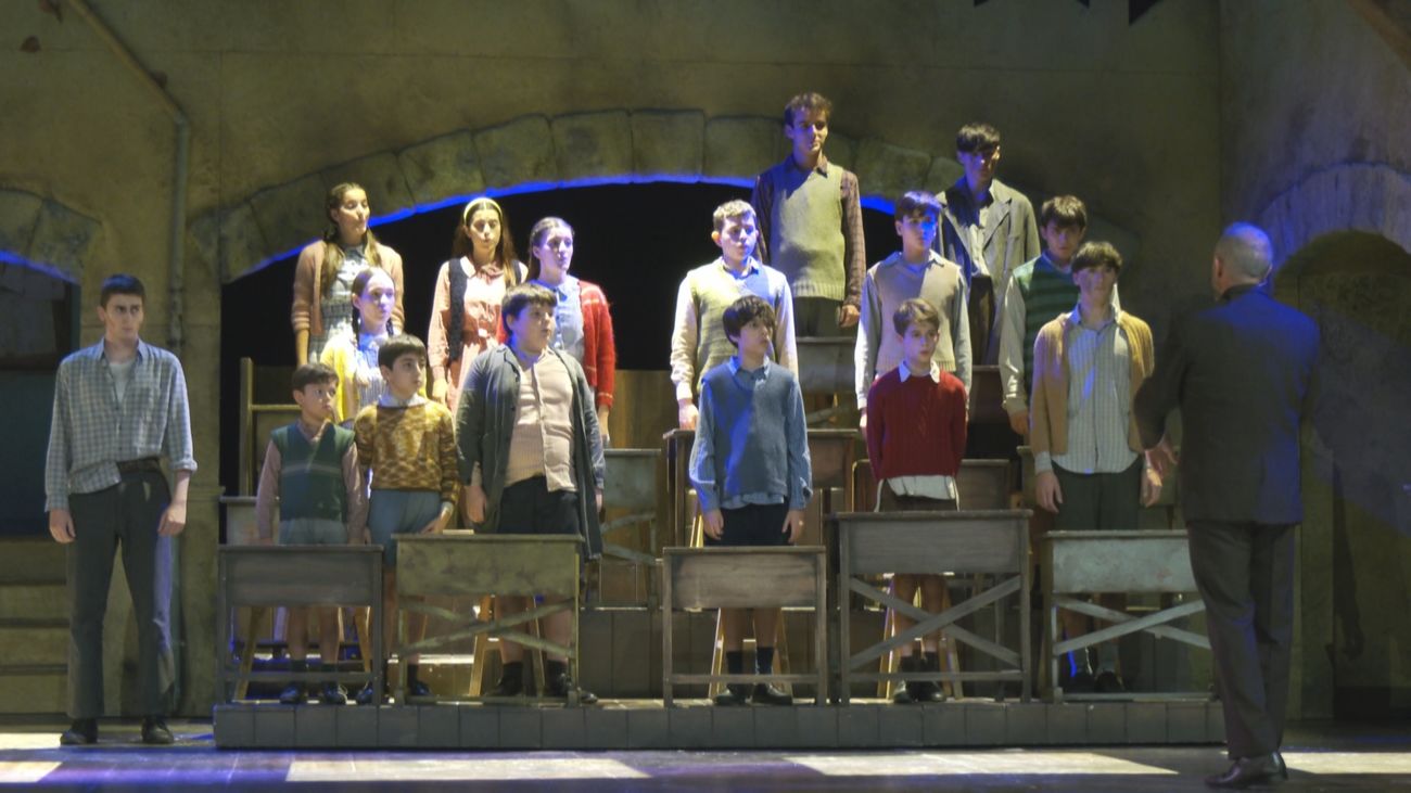 El musical 'Los chicos del coro' conmemora el Día Mundial del Teatro con una escena inédita
