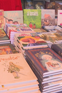 Cientos de madrileños llenan Matadero en la segunda jornada de la Feria del Cómic de Madrid