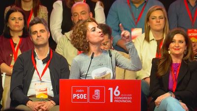 María Jesús Montero tacha de "vergüenza" que se absuelva a Alves y "se cuestione el testimonio de una víctima"