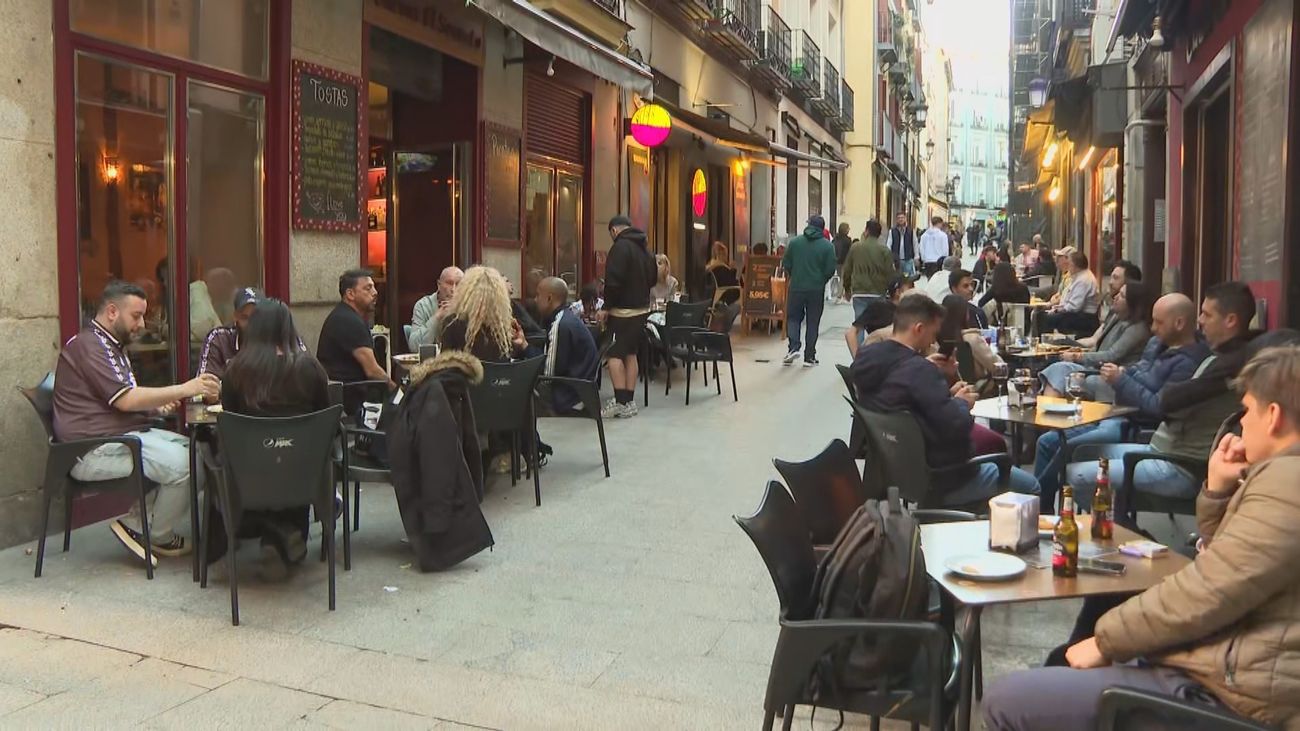 Los madrileños agradecen el cambio de hora: "La gente está más animada"