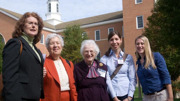 Vera Rubin, segunda por la izquierda / WIKIPEDIA