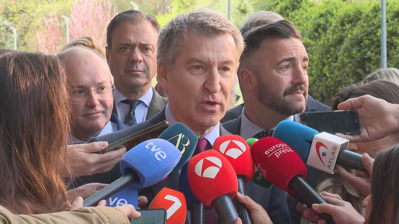 Feijóo asegura que hay "bastantes más chiringuitos" en el Gobierno que en la Universidad