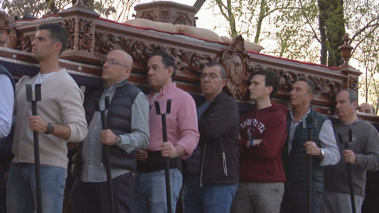 Ensayo final de la cuadrilla de 'Los Alabarderos' antes de Semana Santa