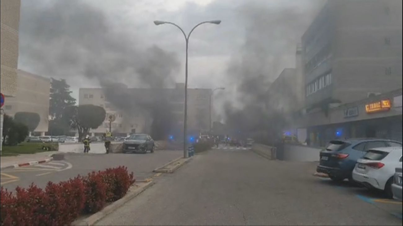 Un incendio en un garaje subterráneo pone en alerta a una urbanización de Majadahonda