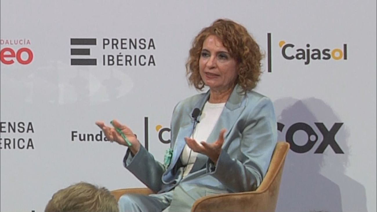 Montero se disculpa de nuevo mientras Yolanda Díaz tacha de "principio sacrosanto" la presunción de inocencia