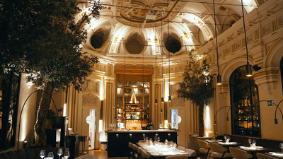 El monumental restaurante cuya capilla del siglo XVI fue camposanto y bolsa de Madrid