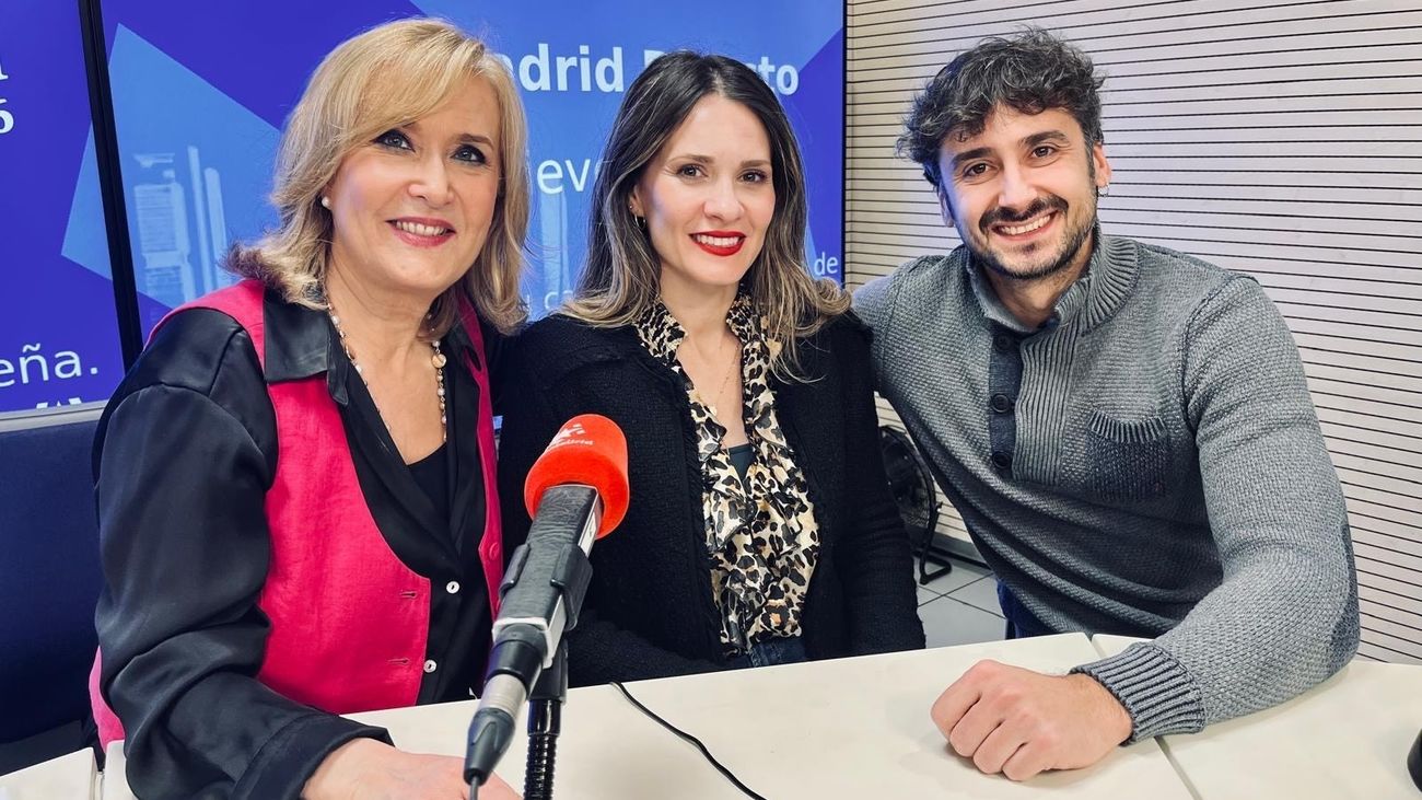 Elena Ballesteros y Jorge Pobes presentan la obra de teatro 'Cuando duerme conmigo'