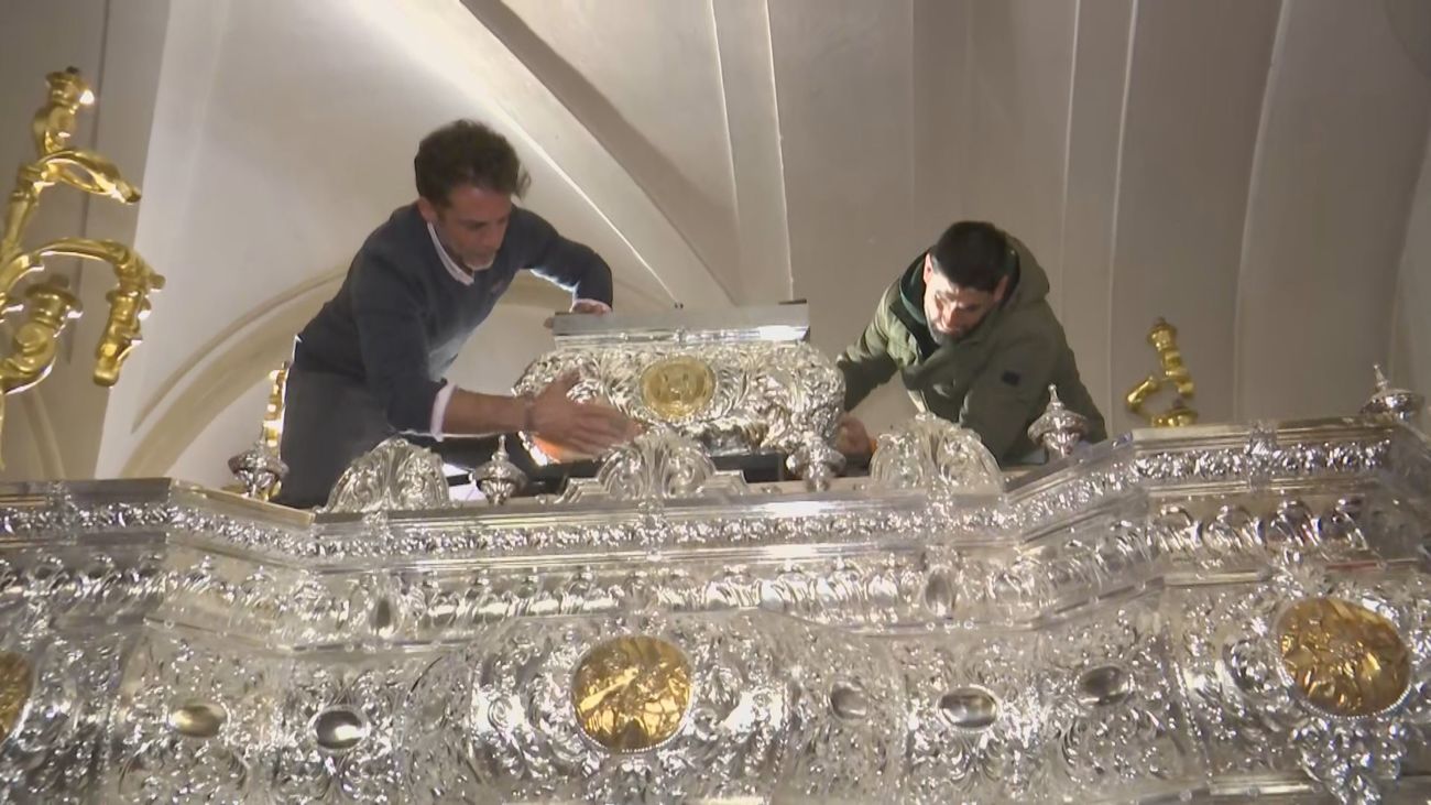 Asistimos al ensayo solidario de las cuadrillas de anderos de la Hermandad de 'El Pobre'