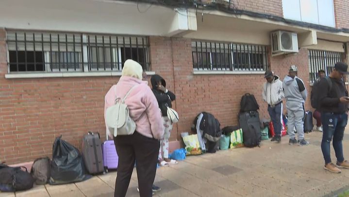 Vecinos desalojados por un incendio en un piso de Villaverde / TELEMADRID