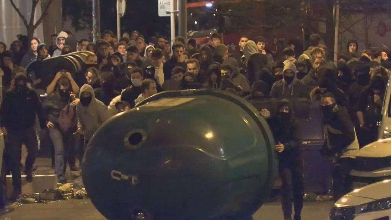 Batalla campal en las calles de Bilbao por el desalojo de un centro social okupado