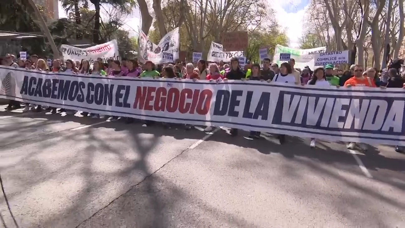 Miles de personas  marchan en Madrid por el "derecho a una vivienda digna"