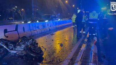 Herido grave un motorista tras salir despedido al chocar contra un coche en O'Donnell