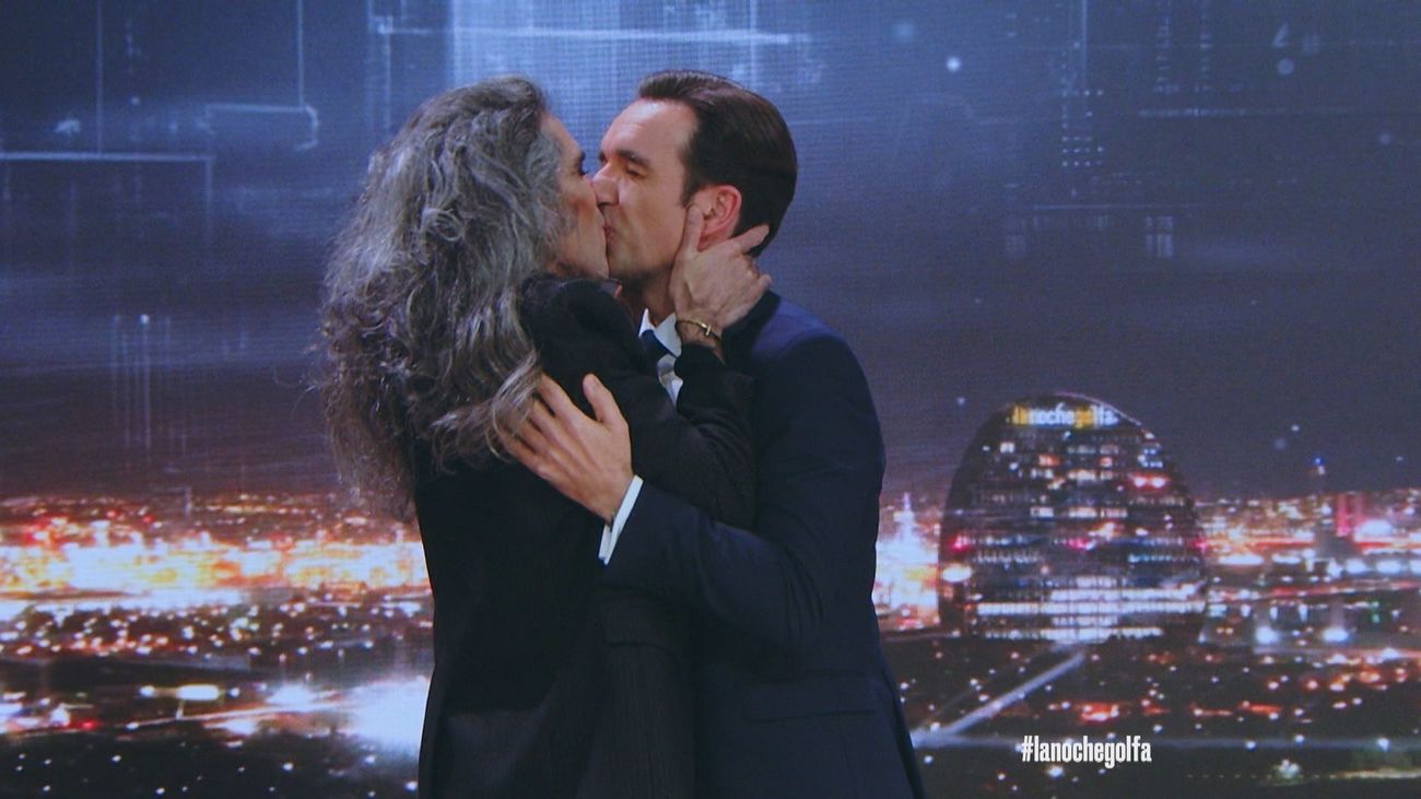 Mario Vaquerizo lo deja claro en 'La Noche Golfa': "Hay que tener miedo a no besarse"