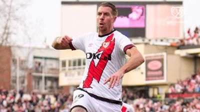Lejeune, centenario con el Rayo Vallecano e indispensable para Iñigo Pérez