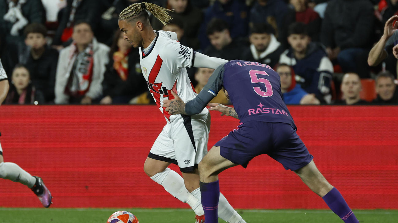 Raúl de Tomás ante el Espanyol