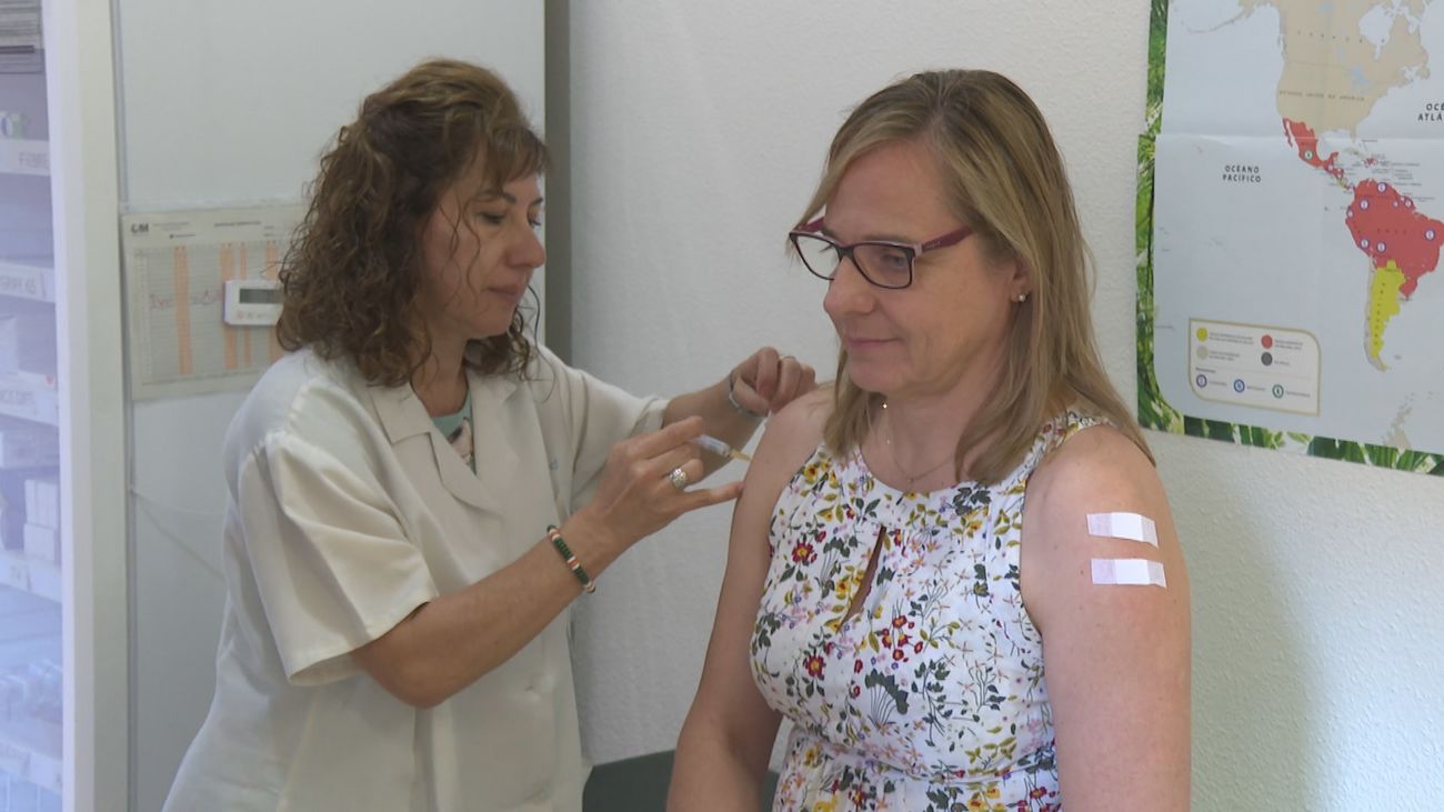 Los centros de vacunación en España, saturados a las puertas de las vacaciones