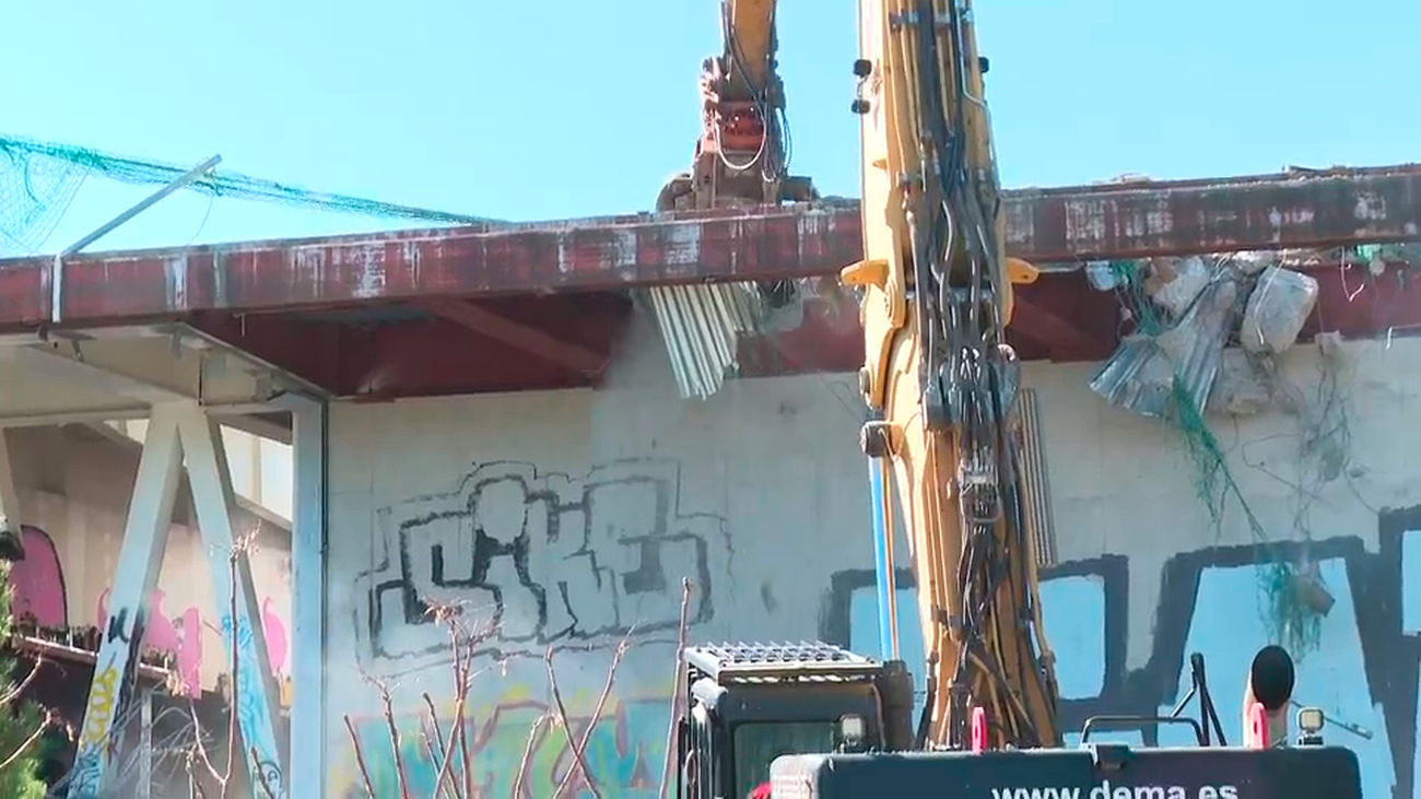 Comienza en Majadahonda la demolición de la abandonada Escuela de Economía de Londres