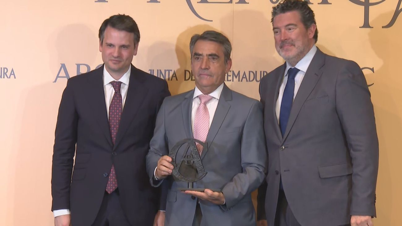 Victorino Martín recibe el XVI Premio Taurino de ABC como "firme defensor de la cultura taurina"