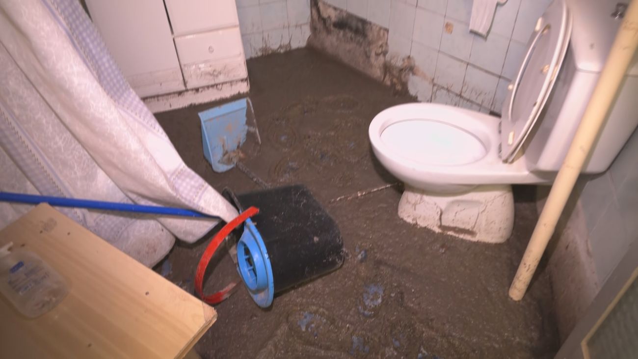 Las aguas fecales inundan la vivienda de un vecino en Colmenar de Oreja