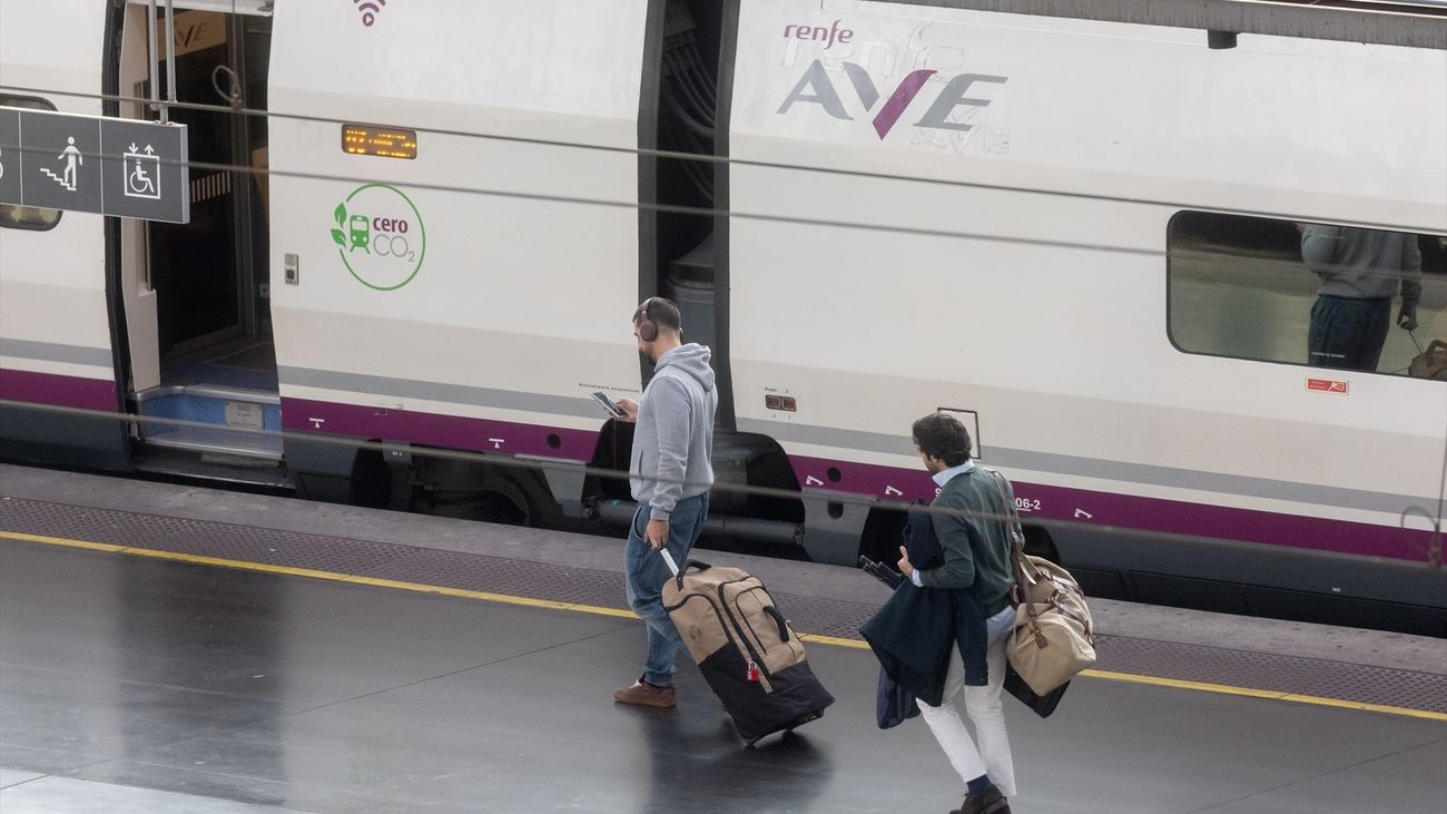 Viajeros trenes alta velocidad
