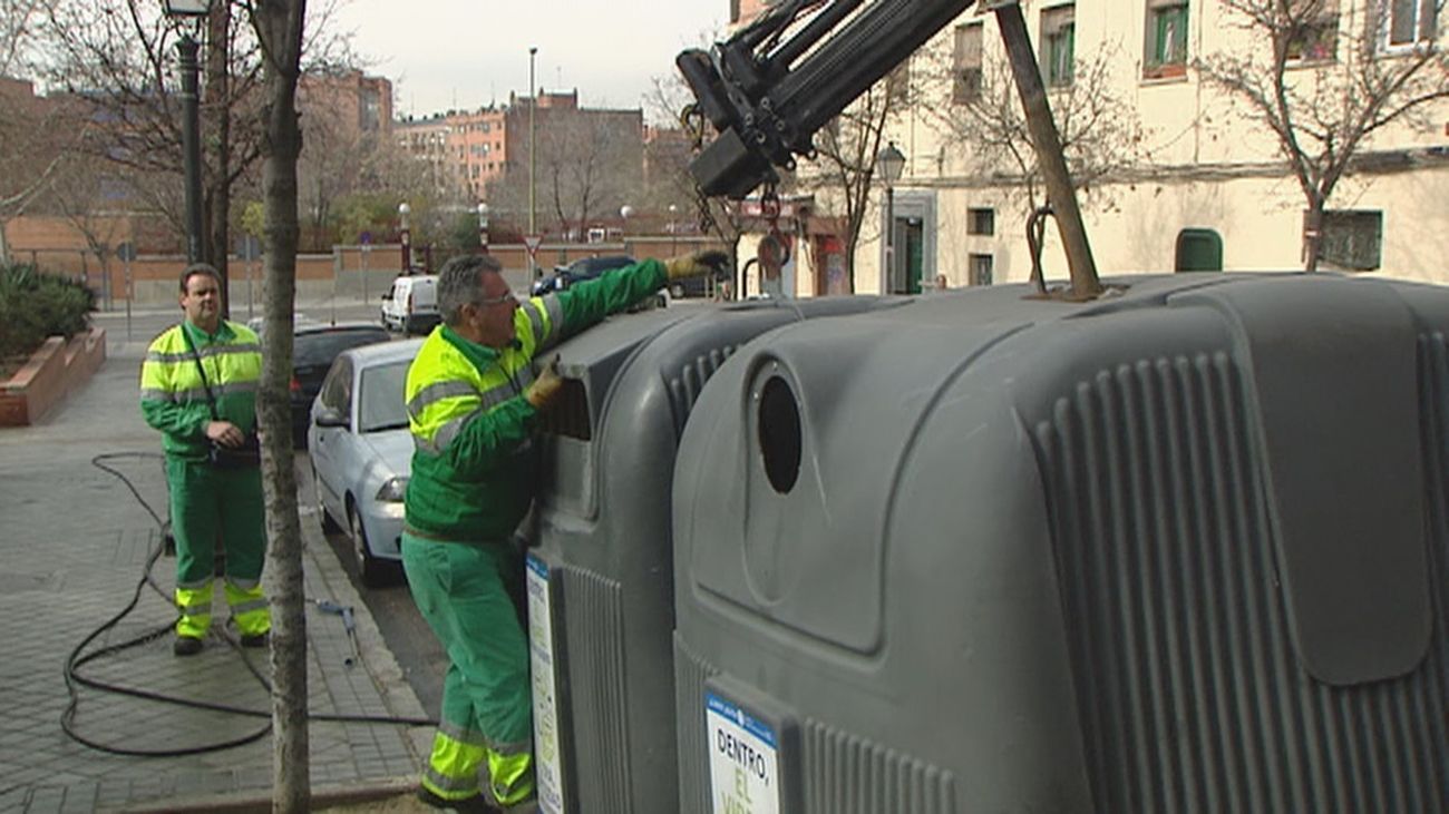 Entra en vigor la tasa de basuras: "Es un sablazo más al bolsillo de los españoles"