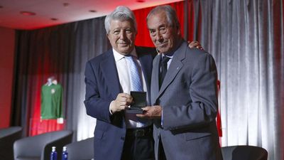 Cerezo y el penalti anulado a Julián Alvarez: "Han salido 50.000 fotografías, trozos de vídeo; y no se ve que hay doble patada"