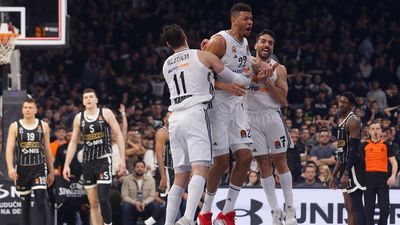 89-91. Tavares, sobre la bocina, da la victora all Real Madrid ante el Partizán