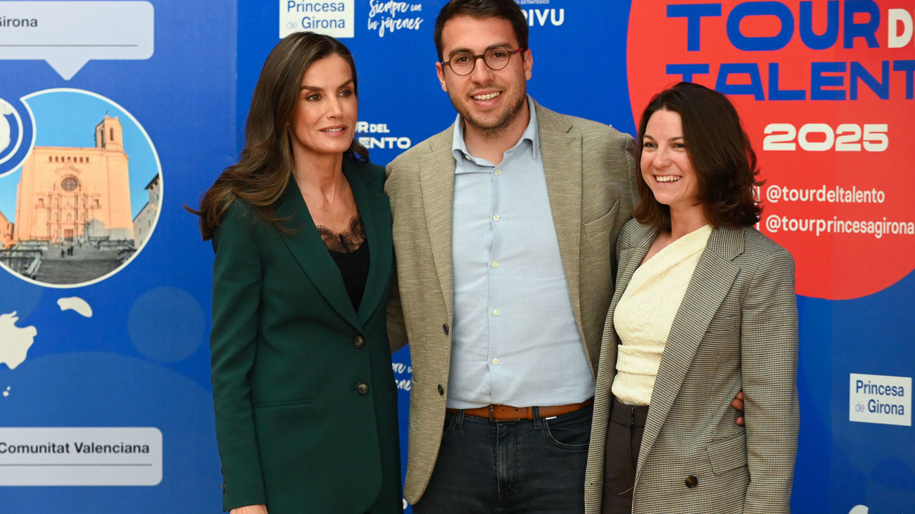 La reina Letizia junto a miembros del jurado del Premio Princesa de Girona CreaEmpresa 2025