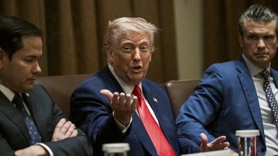 Trump exime a los teléfonos, los ordenadores y los chips de los aranceles recíprocos