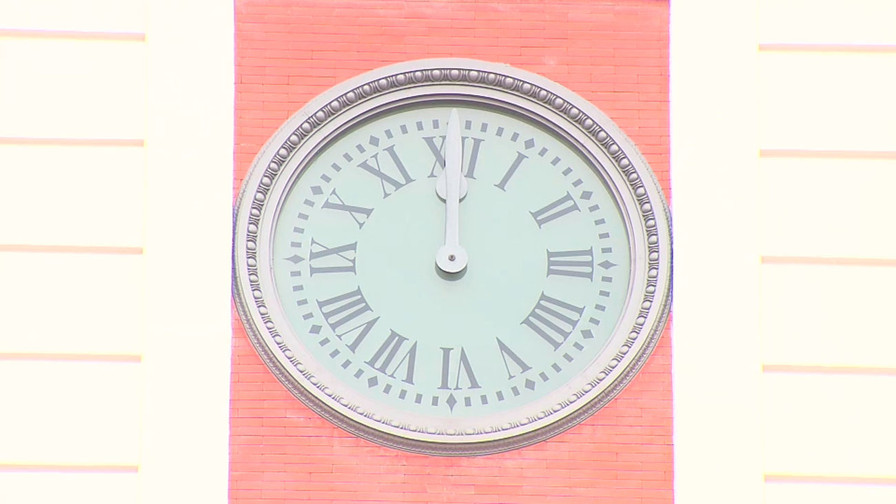 El reloj de la Puerta del Sol vuelve a dar las horas