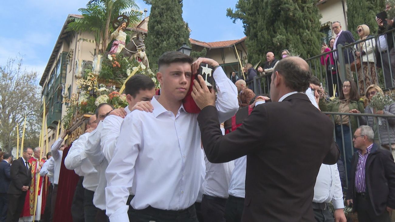 Los niños protagonizan la procesión de La Borriquita en Villaviciosa de Odón