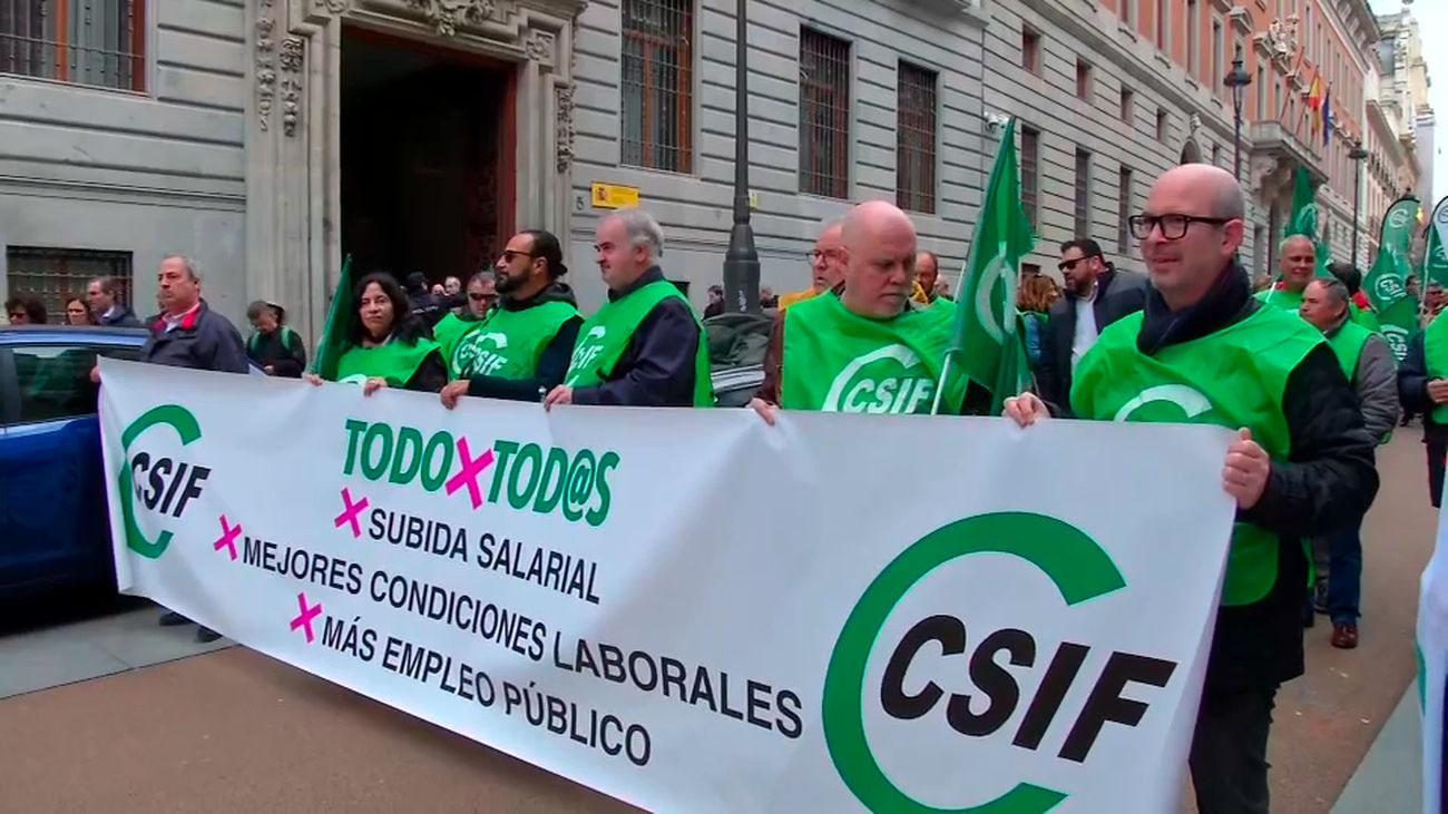 La subida salarial del 0,5% pendiente de 2024 de los funcionarios, aparcada por el Gobierno