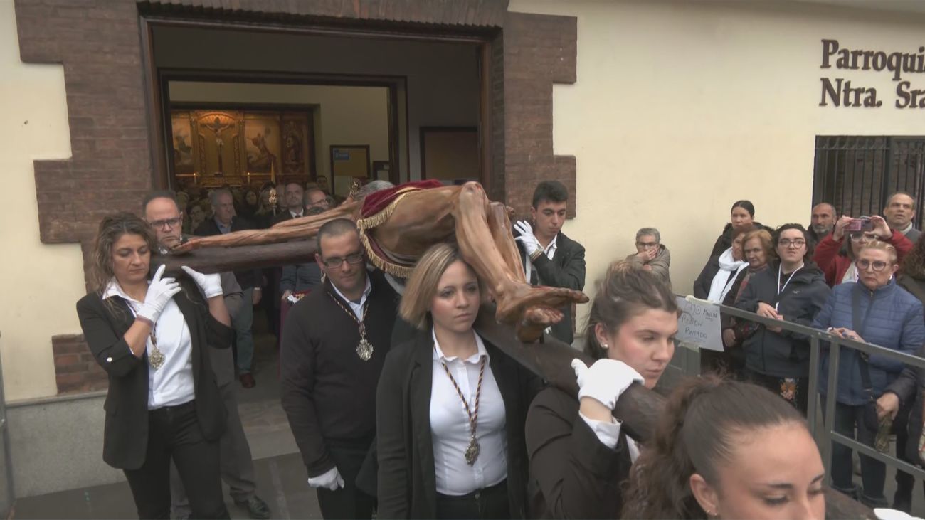 Así ha sido el solemne vía crucis del Cristo Crucificado en Móstoles