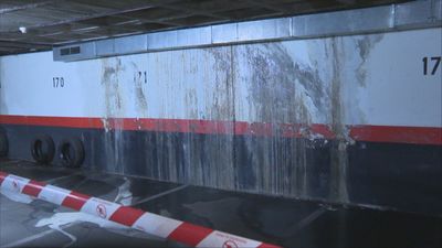 Aguas fecales en un garaje de la calle Illescas por la rotura de un colector