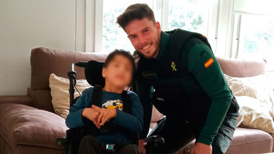 Agentes de la Guardia Civil salvan a un niño que se había atragantado en Valdeolmos-Alalpardo