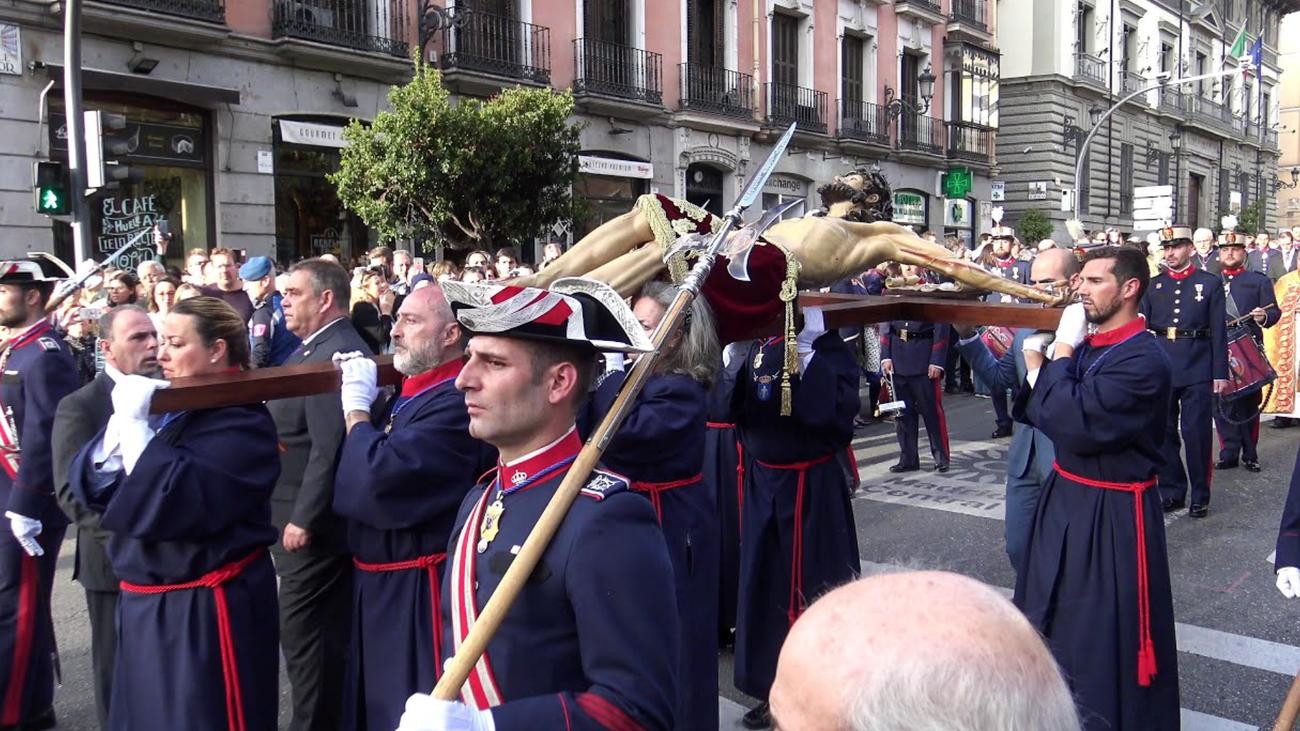 El Cristo de los Alabarderos ha sido trasladado al Palacio Real y el tiempo ha respetado