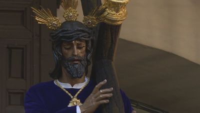 Los Gitanos y Las Tres Caídas miran al cielo en este Miércoles Santo