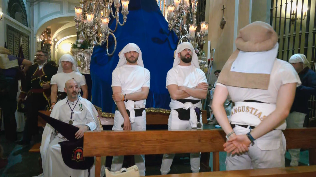 La lluvia impide la salida del Cristo de los Gitanos en Madrid